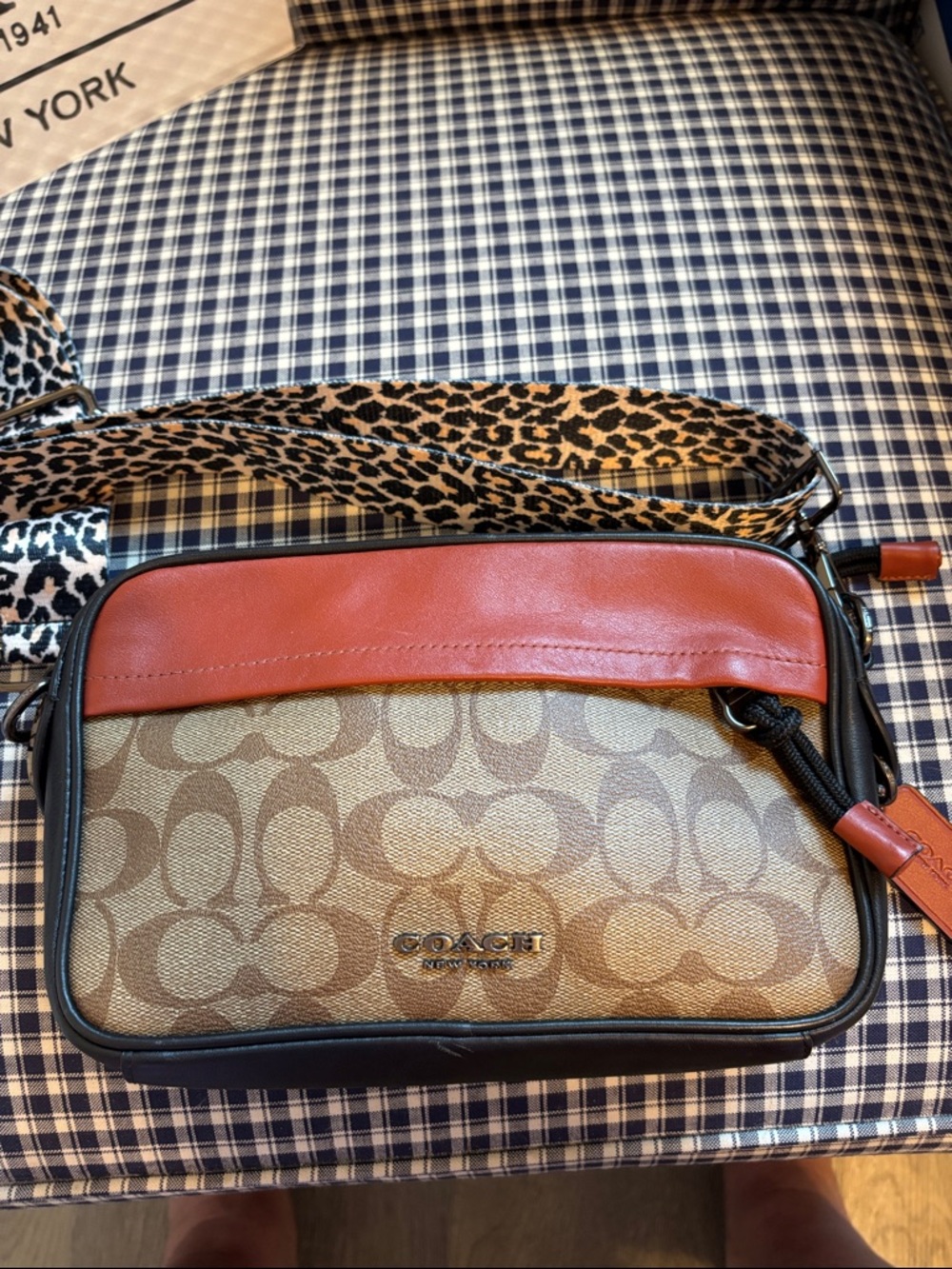 Coach Graham Signature Canvas Crossbody Bag in Tan & Brown - Picture 2 of 13